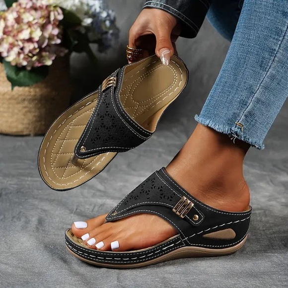 Shoes - NIP Soft Sole Wedge Platform Thong Sandals 8.5